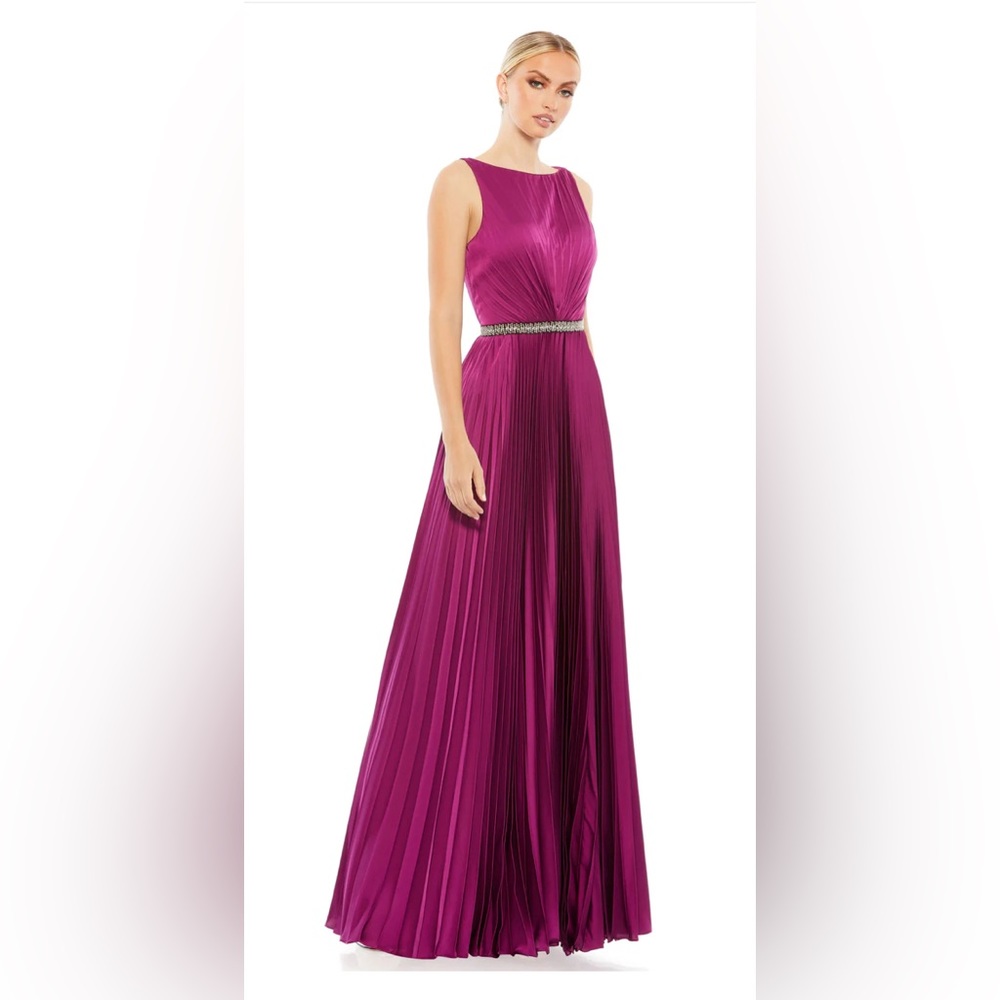 NWT size 16 Ieena for Mac Duggal pleated sleeveless bateau gown berry/pink